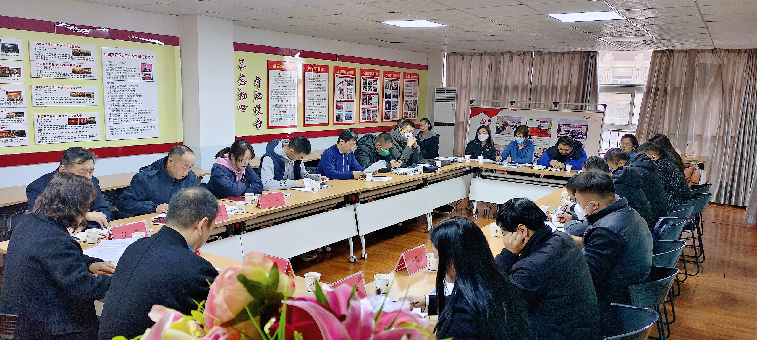 走進(jìn)項(xiàng)目一線 共謀經(jīng)濟(jì)發(fā)展 ——安陽市市場監(jiān)管局12315投訴中心黨支部與中潤建設(shè)黨支部聯(lián)合開展主題黨日活動